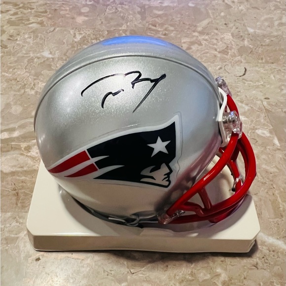 EXTREMELY RARE - Tom Brady Autograph Mini Helmet - Picture 3 of 7